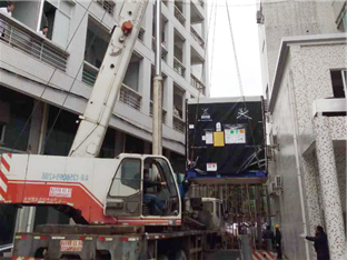 梅州人民医院进口核磁2米距离吊装就位安装